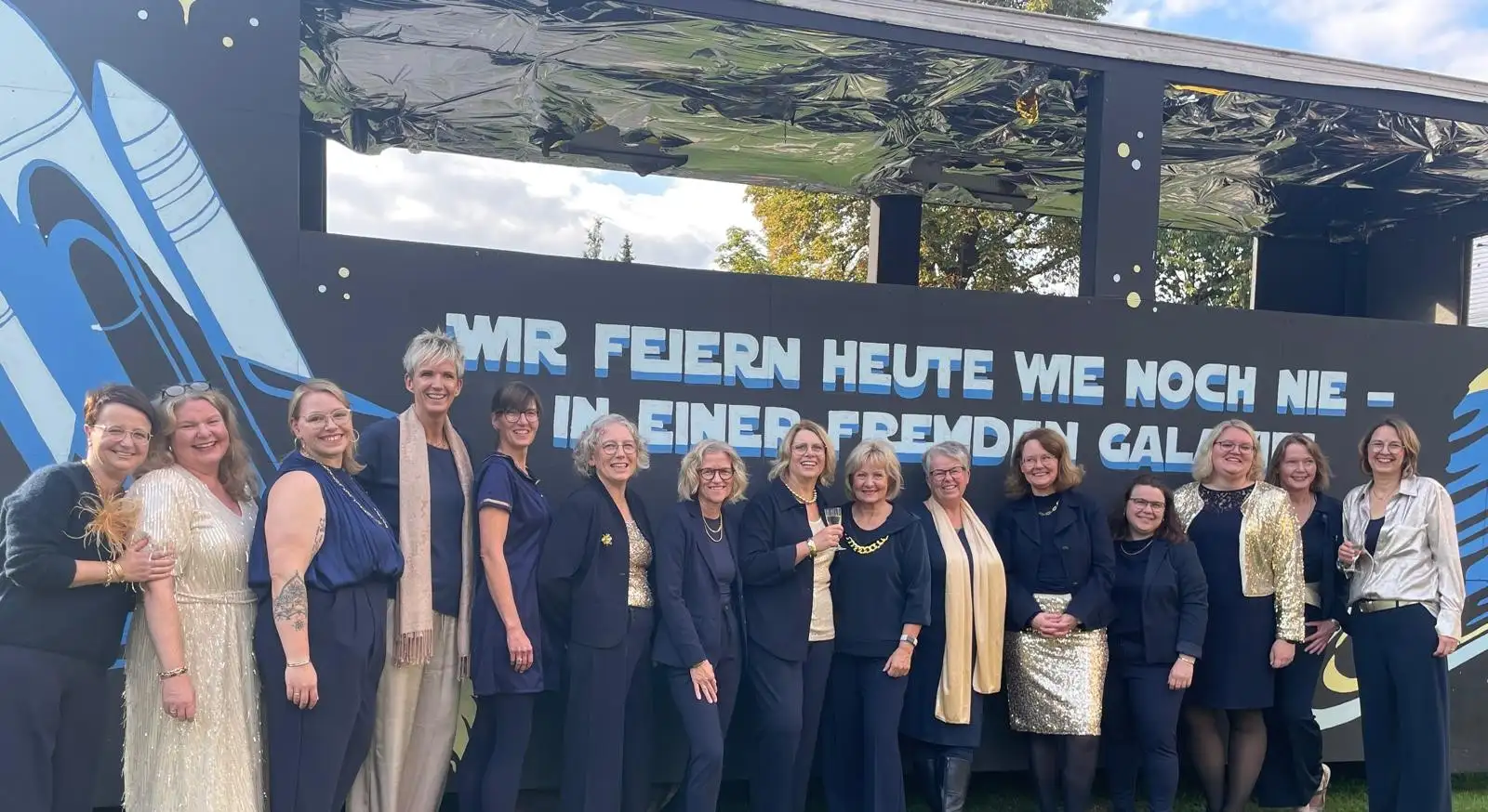 Karussell-Foto, welches den Chor abbildet